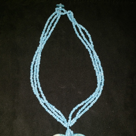 Turquoise beaded necklace w/ heart stone - Picture 5 of 5